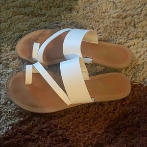 Sandles (white)